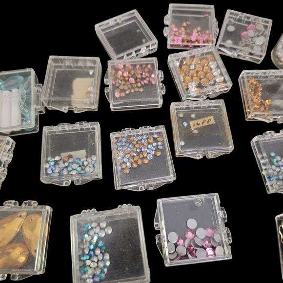 Lot Vintage Rhinestones Gems Beads Crafting Jewelry Repair Mixed Colors Shapes - Picture 3 of 4